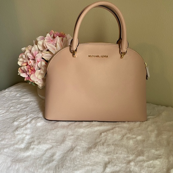 LAST PIECE 🌸Michael Kors Emmy satchel🌸 - Picture 2 of 7